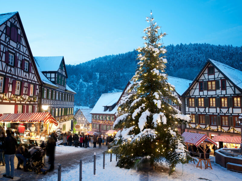 Weihnachtsmarkt Schiltach Am Rathausplatz Mit Weihnachtsbaum